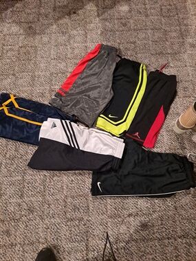 6 Pairs Of Athletic Kids shorts.. Sz Lg